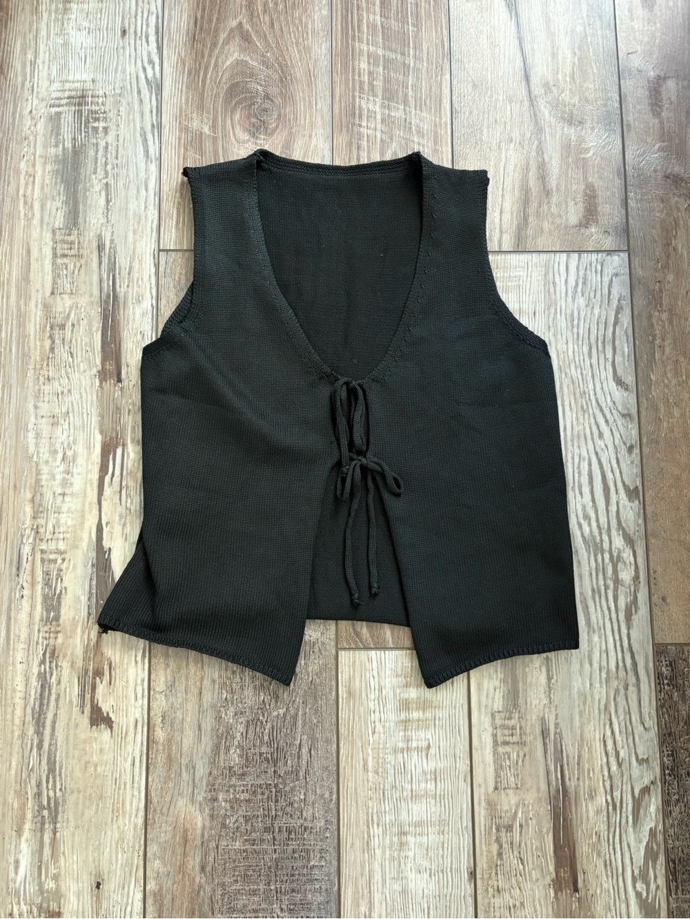Black Tie-Front Cropped Knit Vest